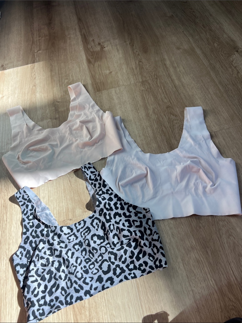 Women's set of 3 Bali Seamless Scoop Bralette - Light Pink & Leopard & White